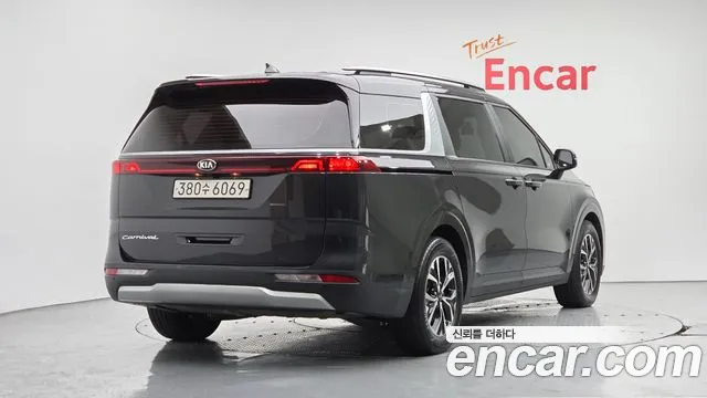 Kia Carnival 2021 thumb 2