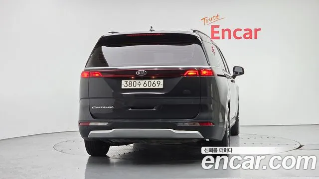 Kia Carnival 2021 thumb 4