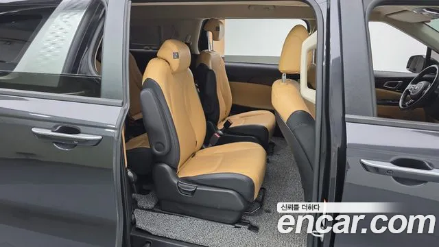 Kia Carnival 2021 thumb 11