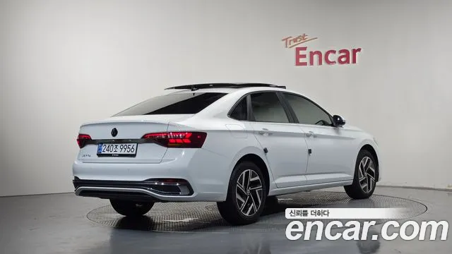 Volkswagen Jetta 2024 thumb 2