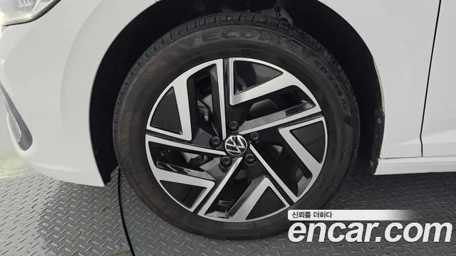Volkswagen Jetta 2024 thumb 5