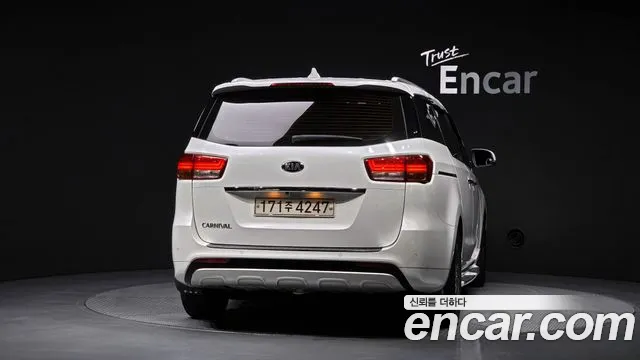 Kia Carnival 2018 thumb 4