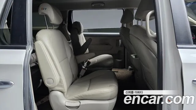 Kia Carnival 2018 thumb 11