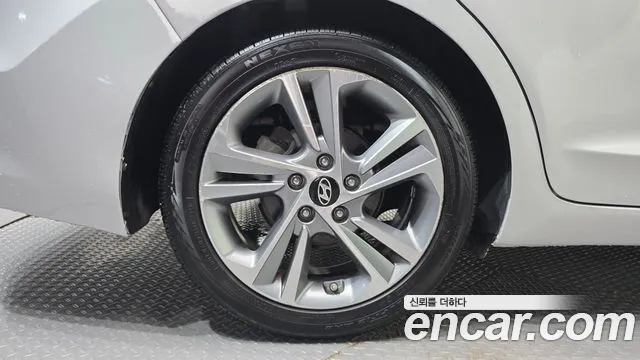 Hyundai Avante 2016 thumb 5