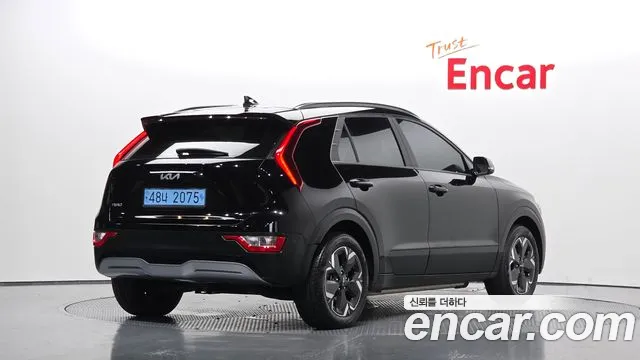 Kia Niro 2023 thumb 2