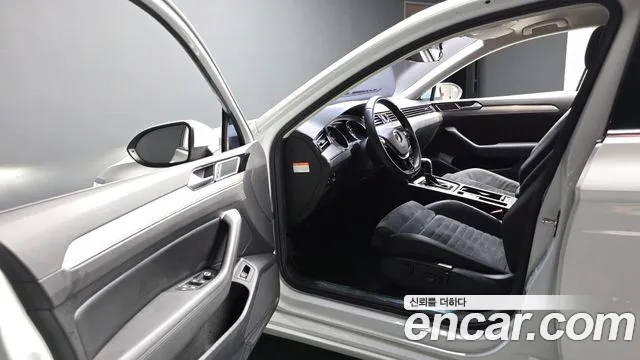 Volkswagen Passat (North America and China) 2018 thumb 10