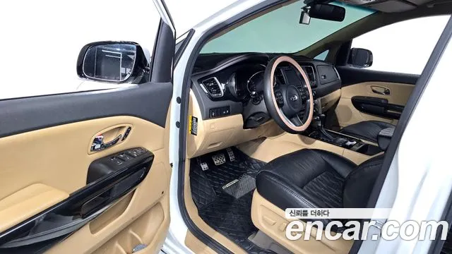 Kia Carnival 2017 thumb 10