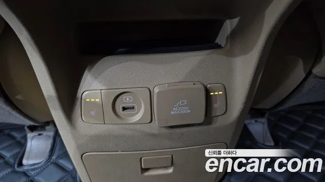 Kia Carnival 2017 thumb 12