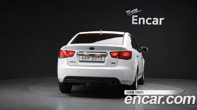 Kia Carens 2011 thumb 4