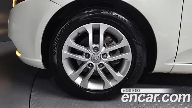 Kia Carens 2011 thumb 5