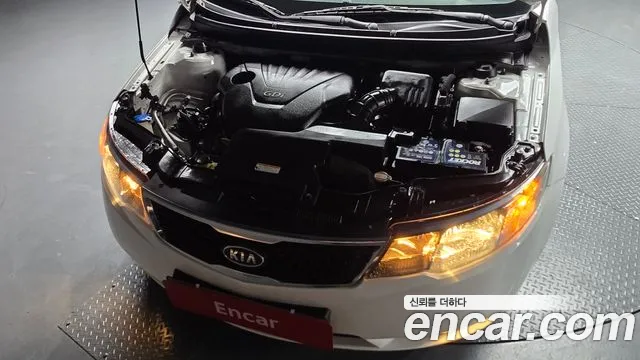Kia Carens 2011 thumb 6
