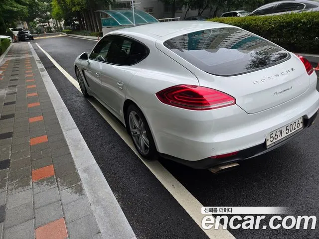Porsche Panamera 2013 thumb 2