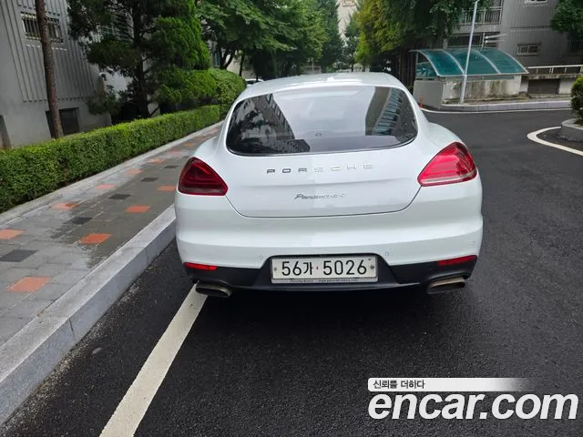 Porsche Panamera 2013 thumb 4