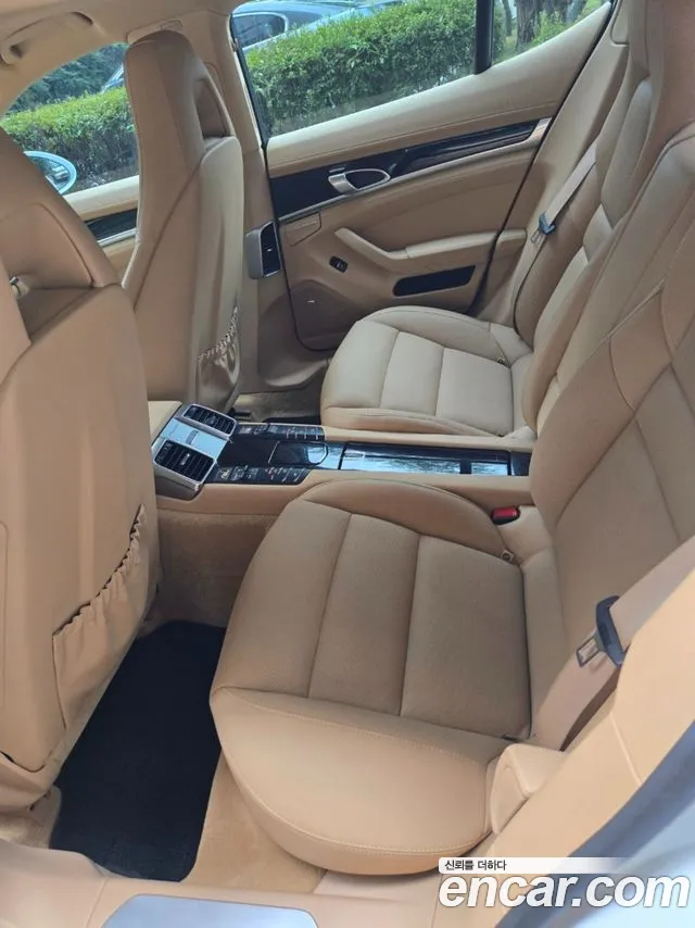 Porsche Panamera 2013 thumb 10