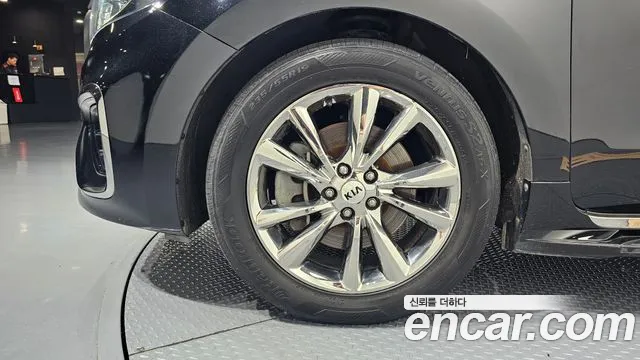 Kia Carnival 2019 thumb 5