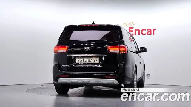 Kia Carnival 2016 thumb 4