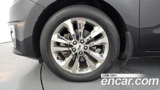 Kia Carnival 2016 thumb 5