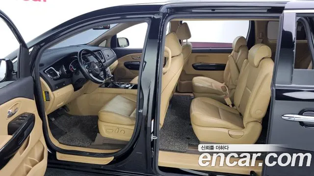 Kia Carnival 2016 thumb 10