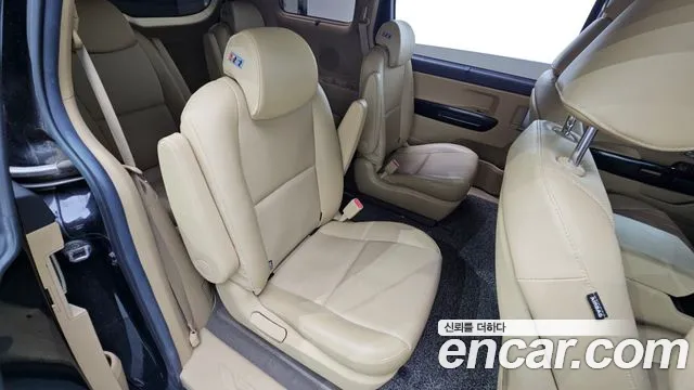Kia Carnival 2016 thumb 12
