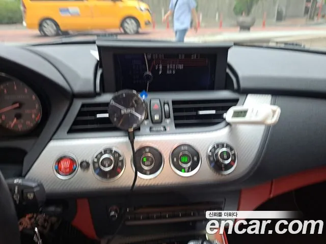 BMW Z4 2012 thumb 7