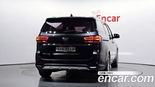Kia Carnival 2018 thumb 3