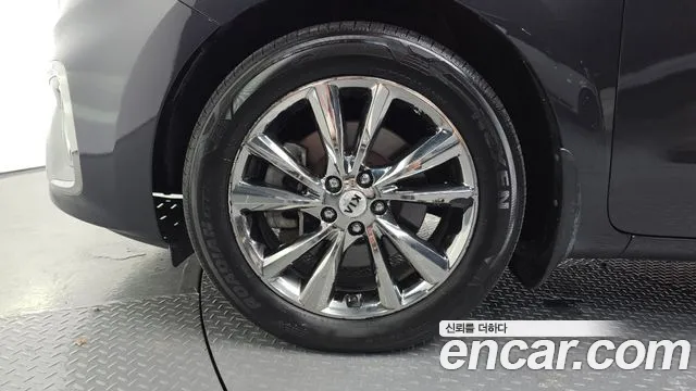 Kia Carnival 2018 thumb 4
