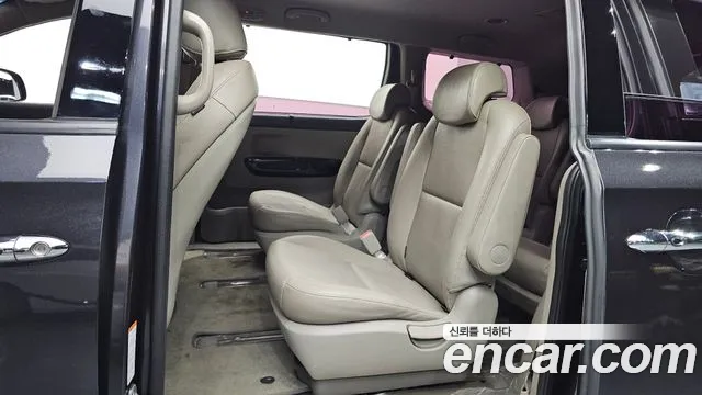 Kia Carnival 2018 thumb 11