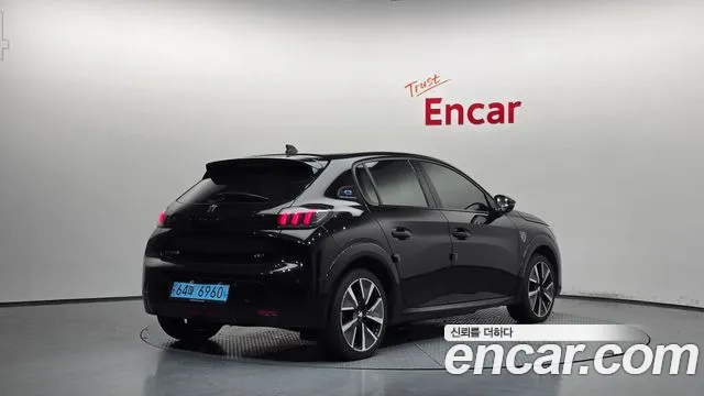 Peugeot 208 2022 thumb 2