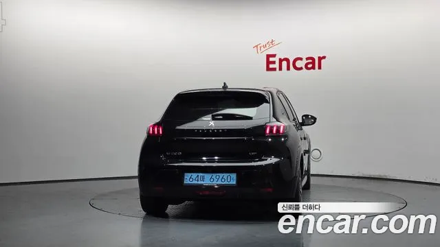 Peugeot 208 2022 thumb 4