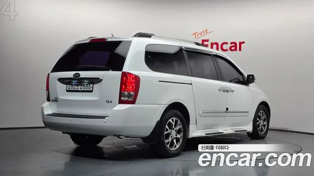Kia Carnival 2013 thumb 2