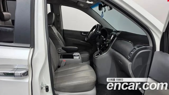 Kia Carnival 2013 thumb 11