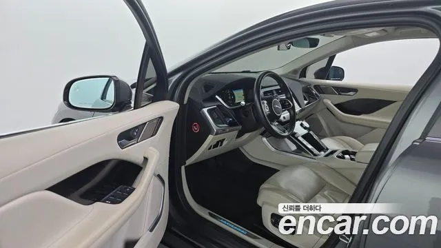 Jaguar I-PACE 2019 thumb 10