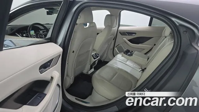 Jaguar I-PACE 2019 thumb 12