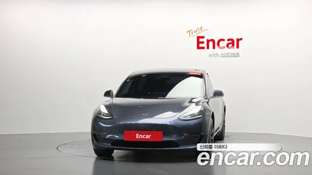 Tesla Model 3 2020 thumb 2