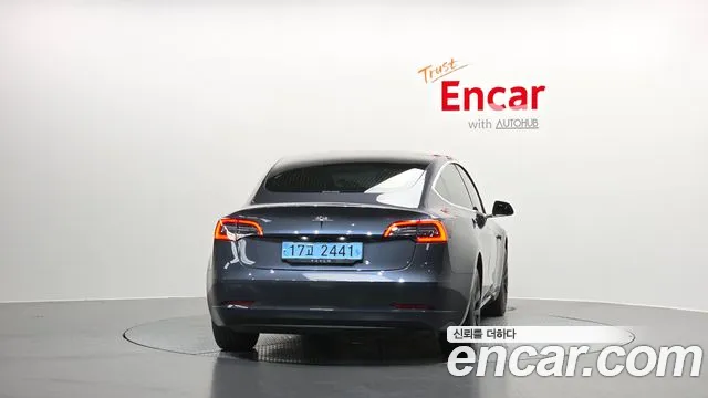Tesla Model 3 2020 thumb 3