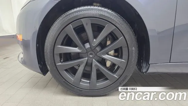 Tesla Model 3 2020 thumb 4
