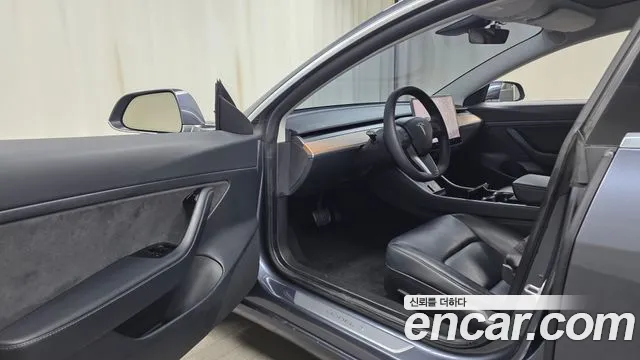 Tesla Model 3 2020 thumb 9