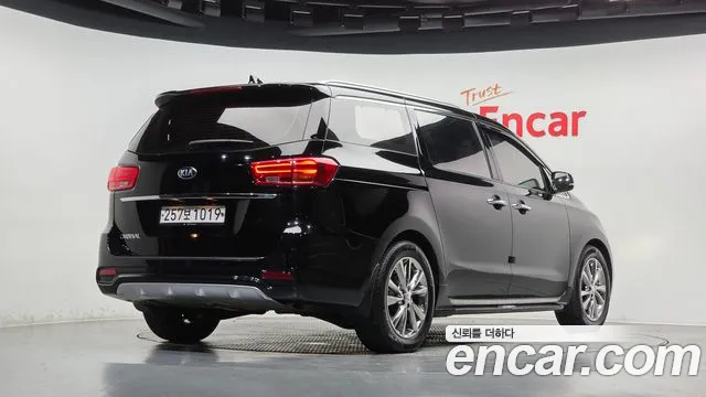 Kia Carnival 2019 thumb 2
