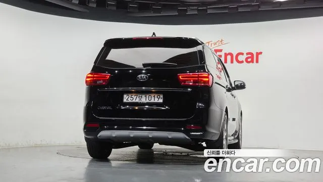 Kia Carnival 2019 thumb 4