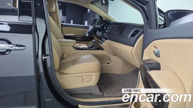 Kia Carnival 2019 thumb 11