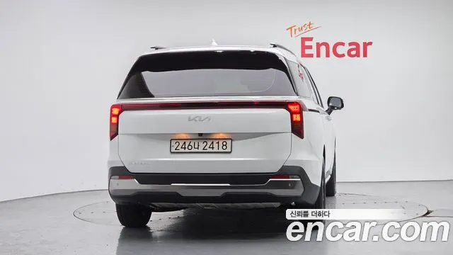 Kia Carnival 2024 thumb 4