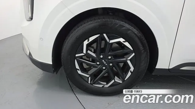 Kia Carnival 2024 thumb 5