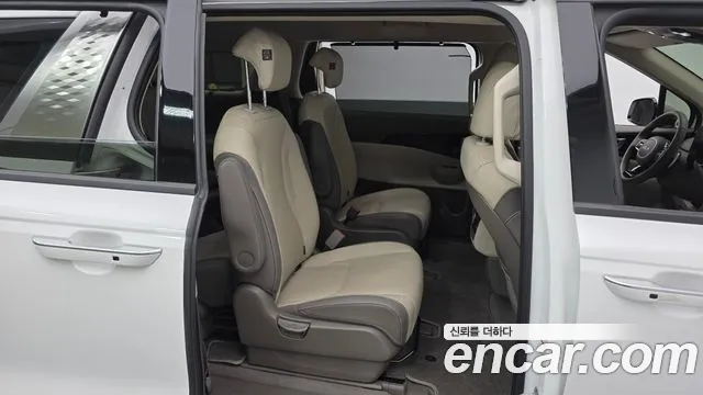 Kia Carnival 2024 thumb 11