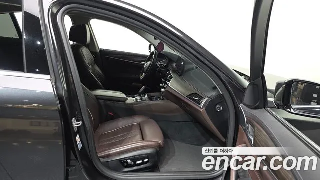 BMW 5 серии 2020 thumb 11