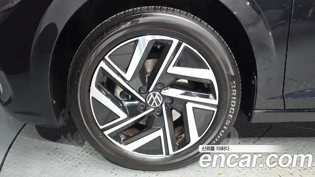 Volkswagen Jetta 2024 thumb 5