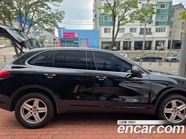 Porsche Cayenne 2012 thumb 2