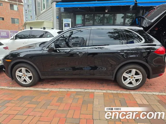 Porsche Cayenne 2012 thumb 3