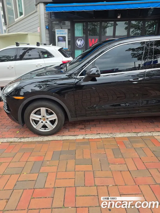 Porsche Cayenne 2012 thumb 6