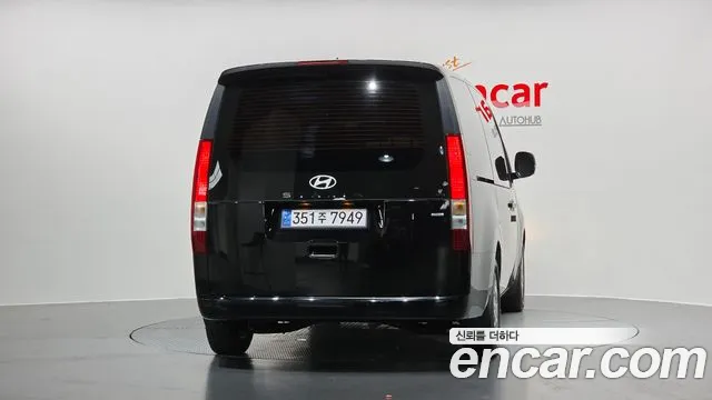 Hyundai Staria 2024 thumb 3
