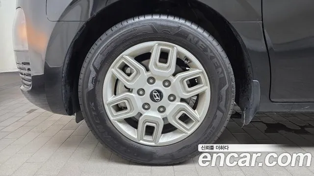 Hyundai Staria 2024 thumb 4